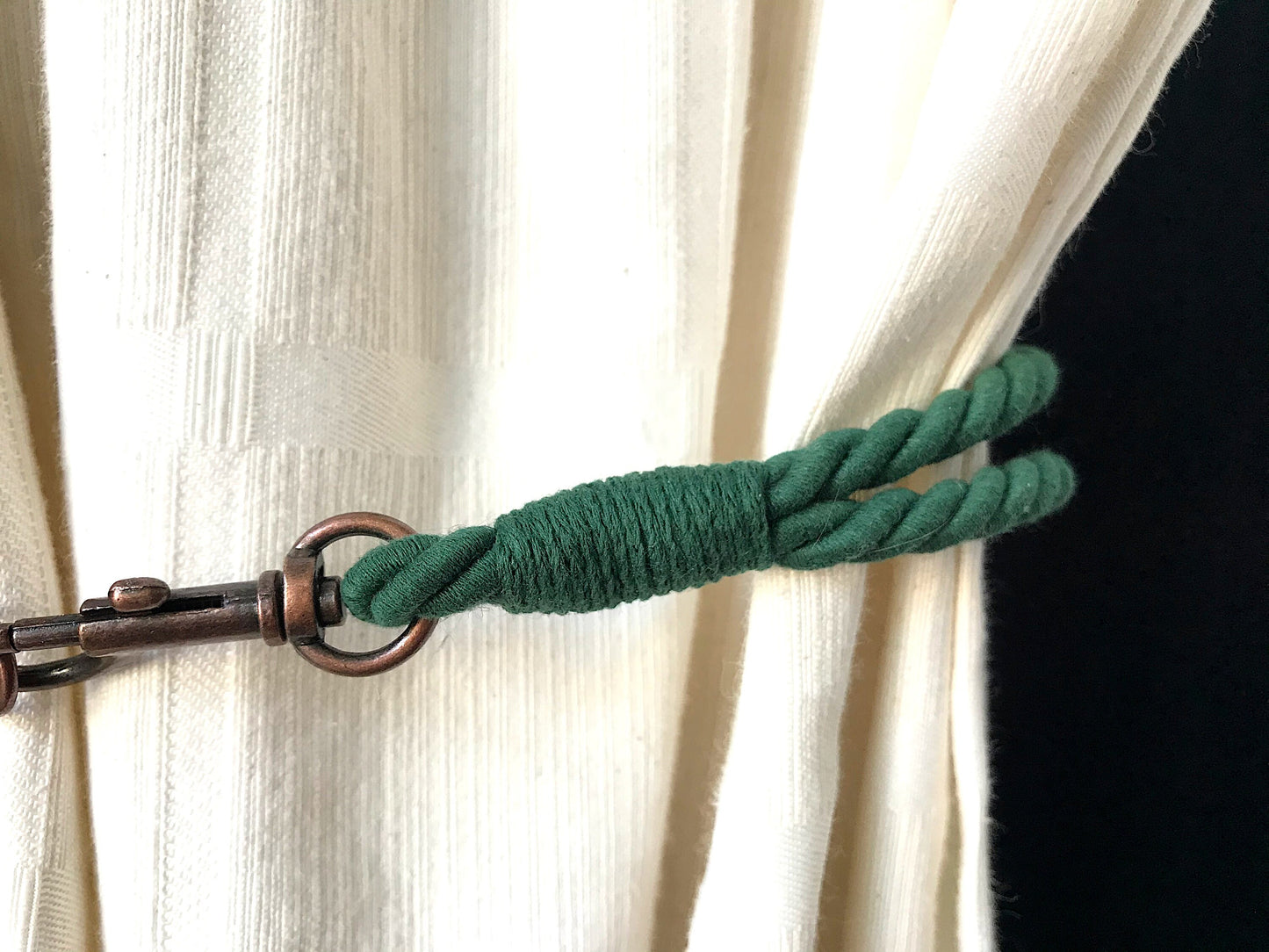 Bracciale per tende per allestimenti in stile industrial, in cotone VERDE. Allestimenti per loft ed open space. Made in Italy.