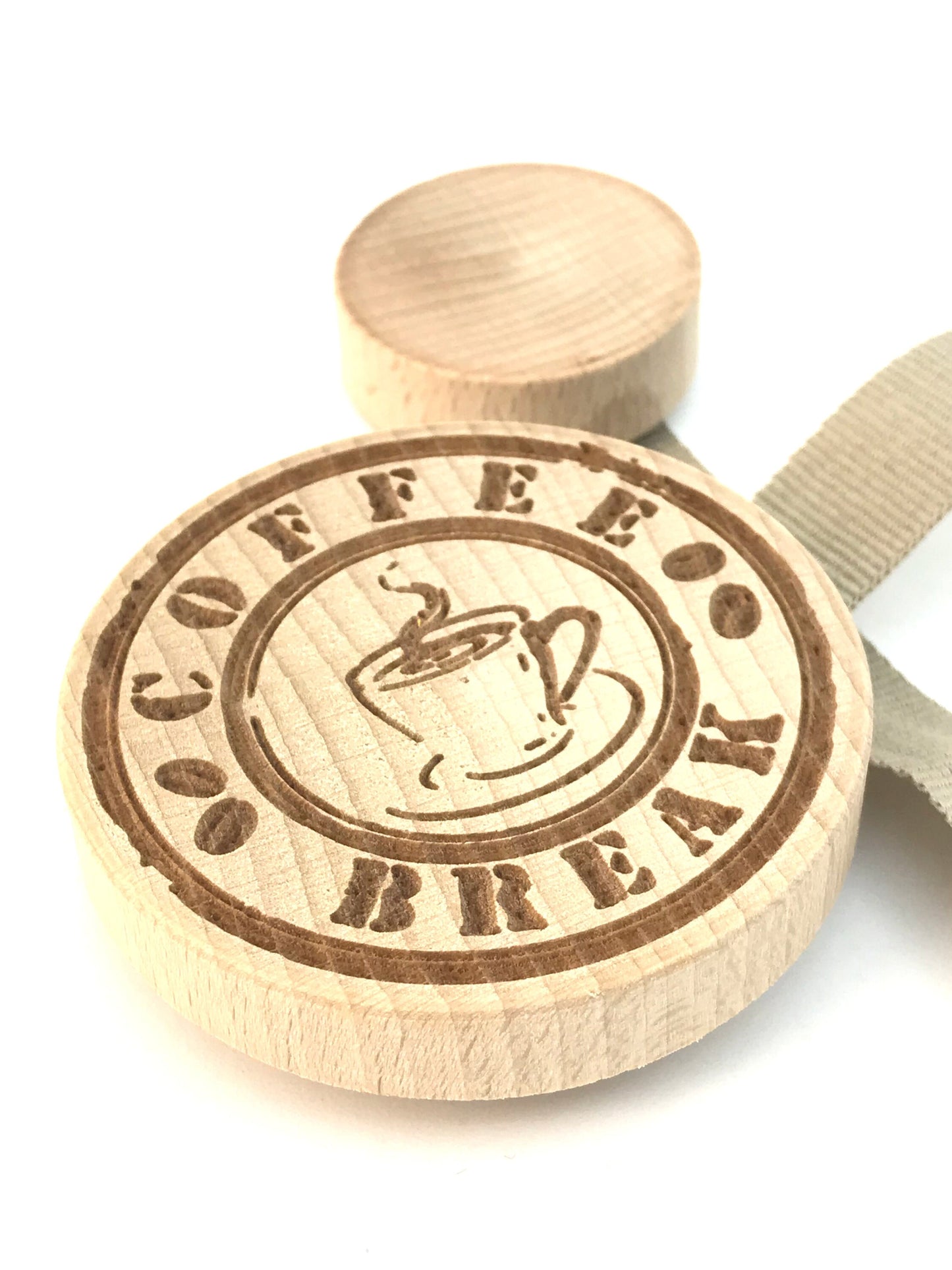 Calamita per tenda. In faggio massello decorazione "Coffee break". Regalo originale fatto a mano per tutti coloro che amano decorare casa.