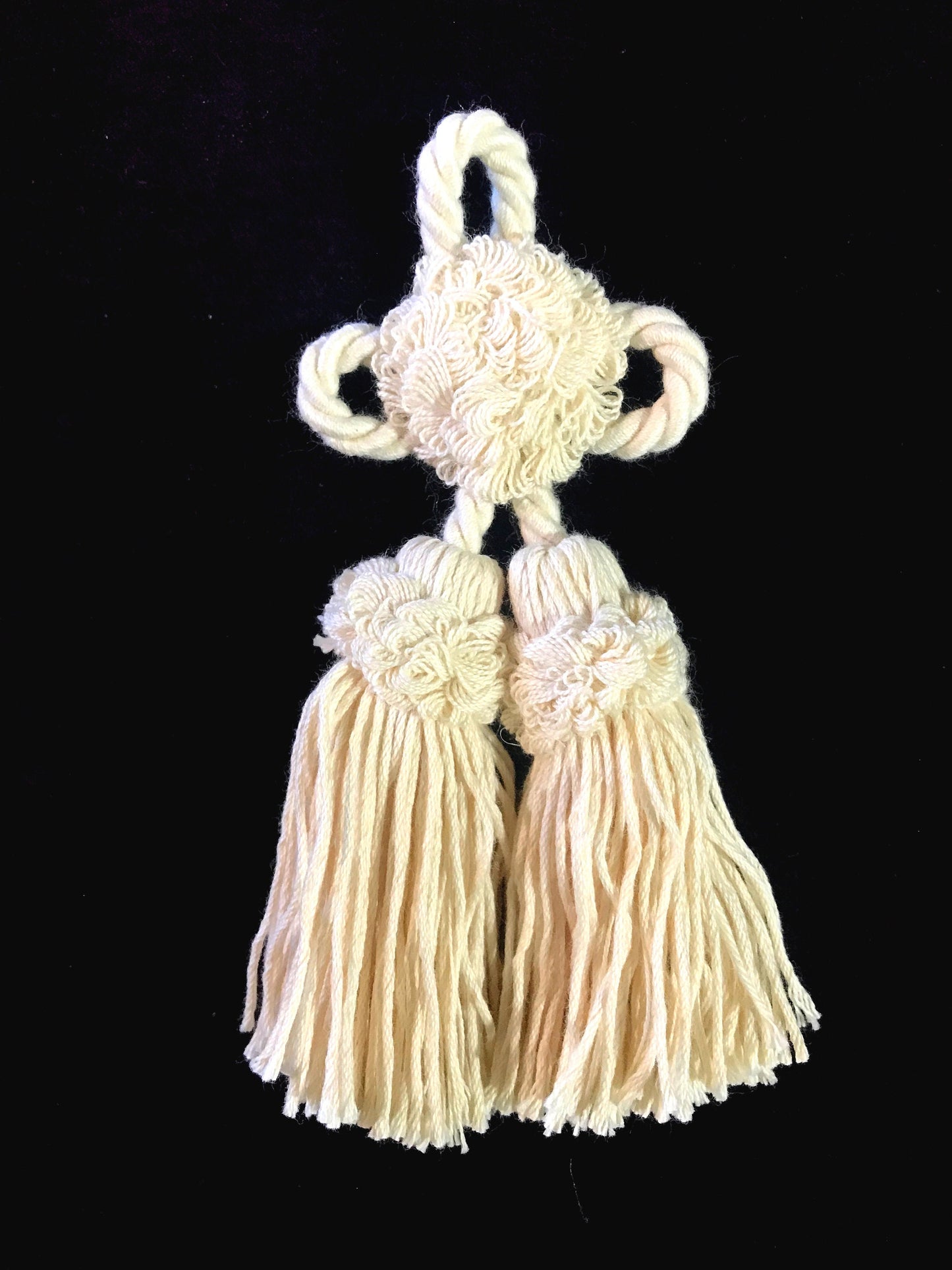 Rosetta con fiocco nappa in cotone. Decorazione per cuscino, divano, tenda, borse, abiti. Fatto a mano handmade made in Italy