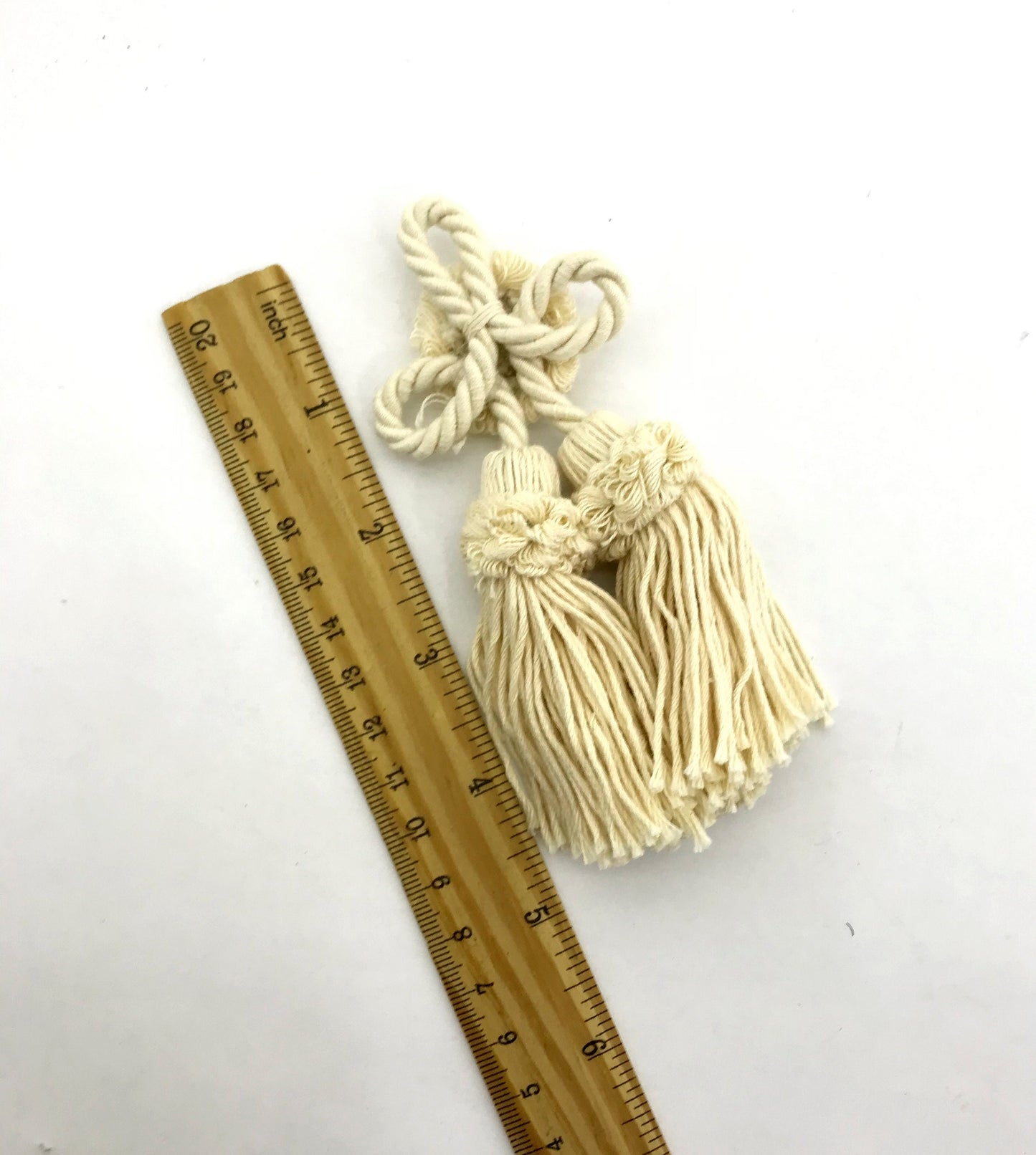 Rosetta con fiocco nappa in cotone. Decorazione per cuscino, divano, tenda, borse, abiti. Fatto a mano handmade made in Italy