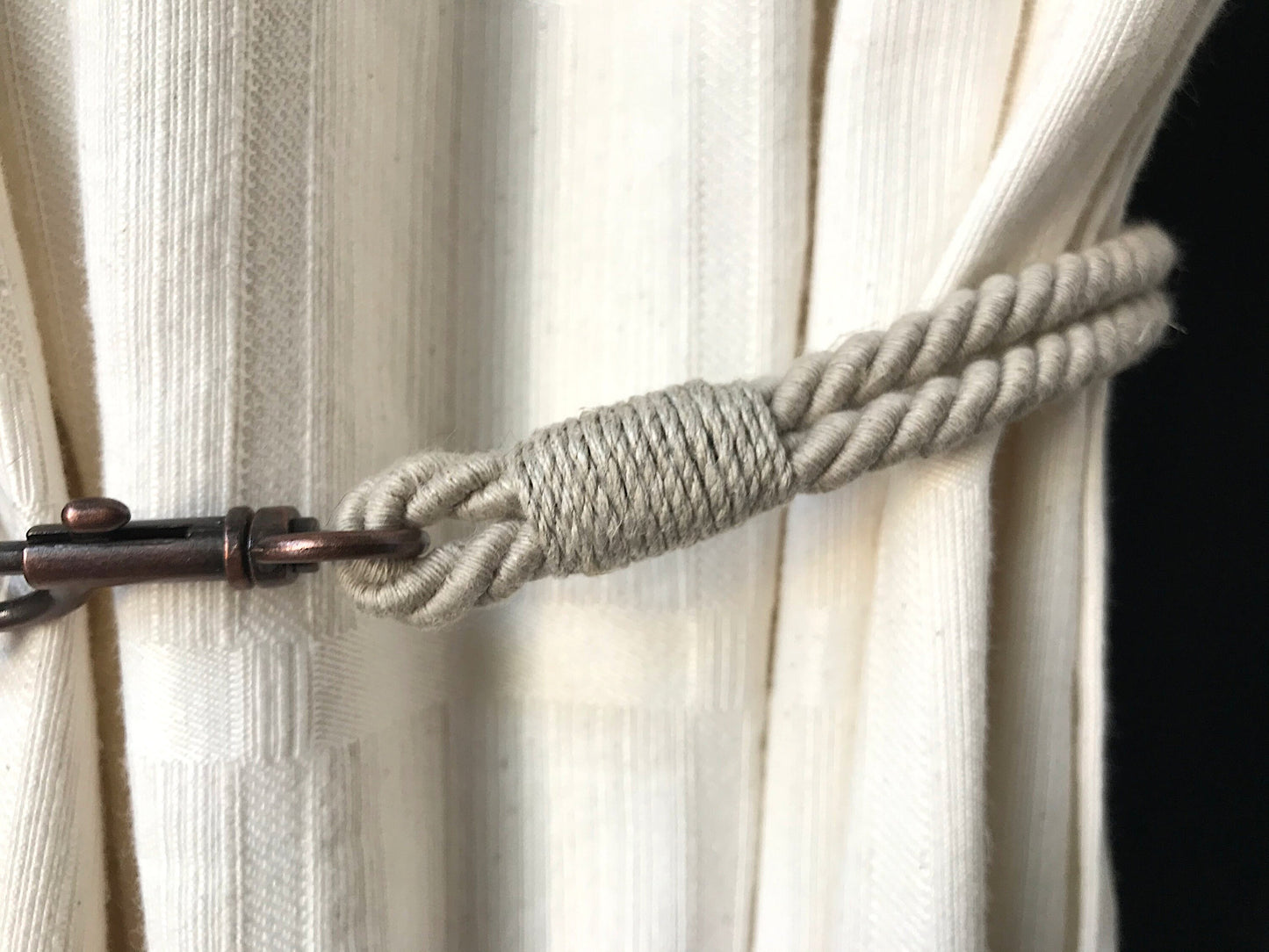 Bracciale per tende per allestimenti in stile industrial, in cotone e lino GRIGIO . Allestimenti per loft ed open space. Made in Italy.