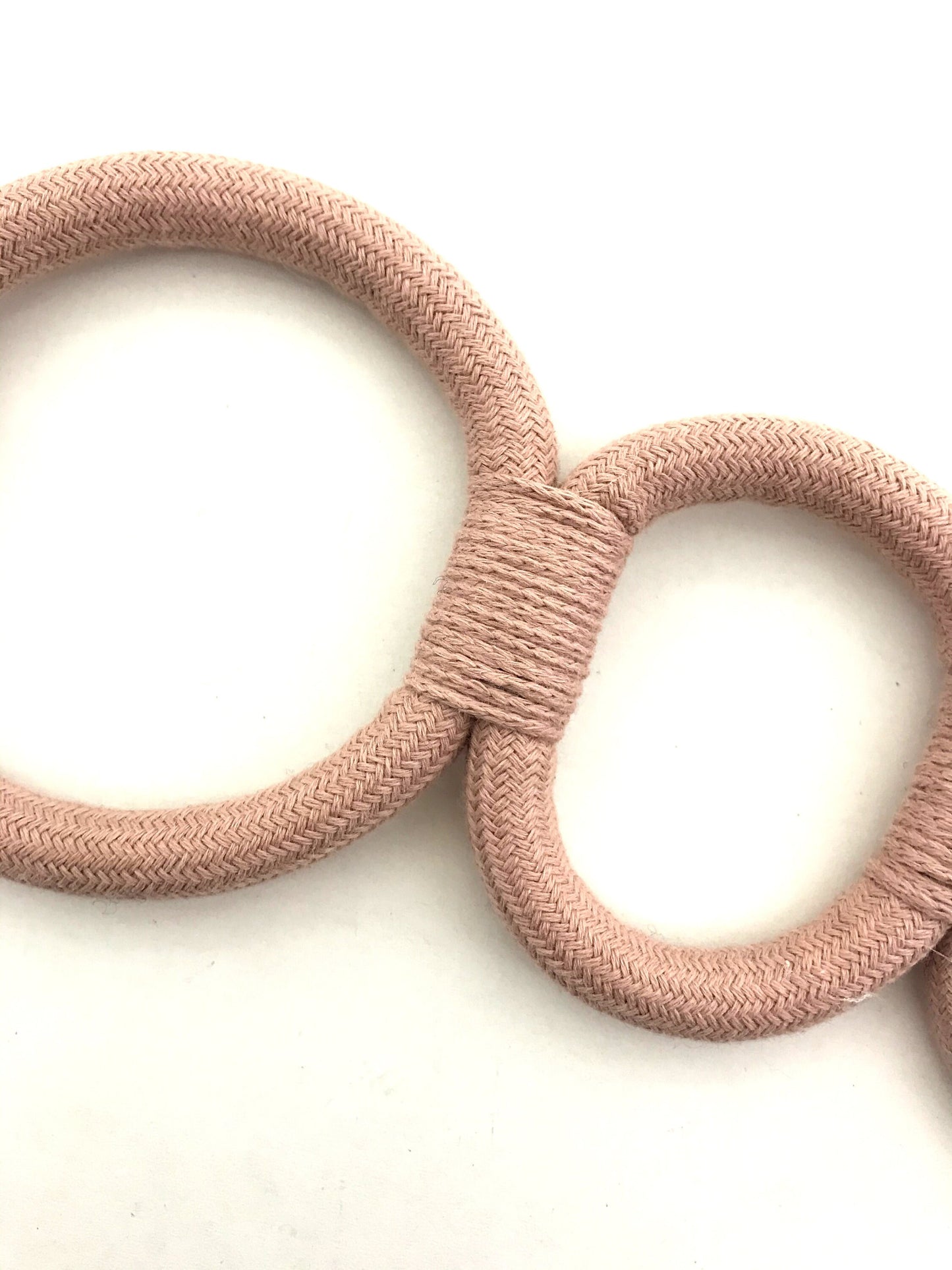 Bracciale rosa a tre anelli, elegante decorazione per tende tendaggi drappeggio drappo made in italy