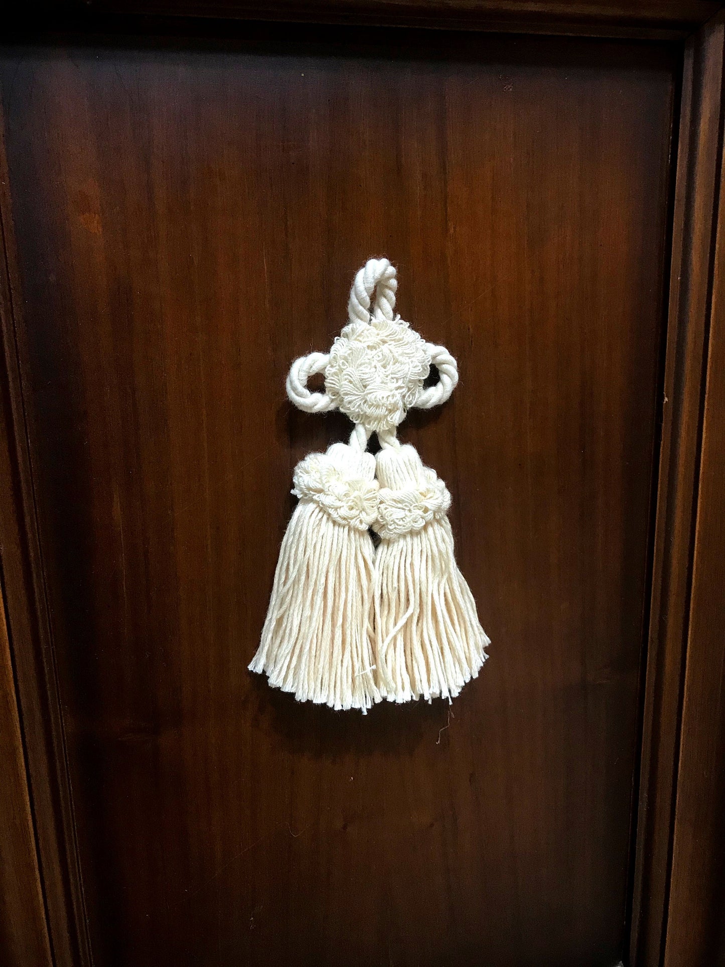Rosetta con fiocco nappa in cotone. Decorazione per cuscino, divano, tenda, borse, abiti. Fatto a mano handmade made in Italy
