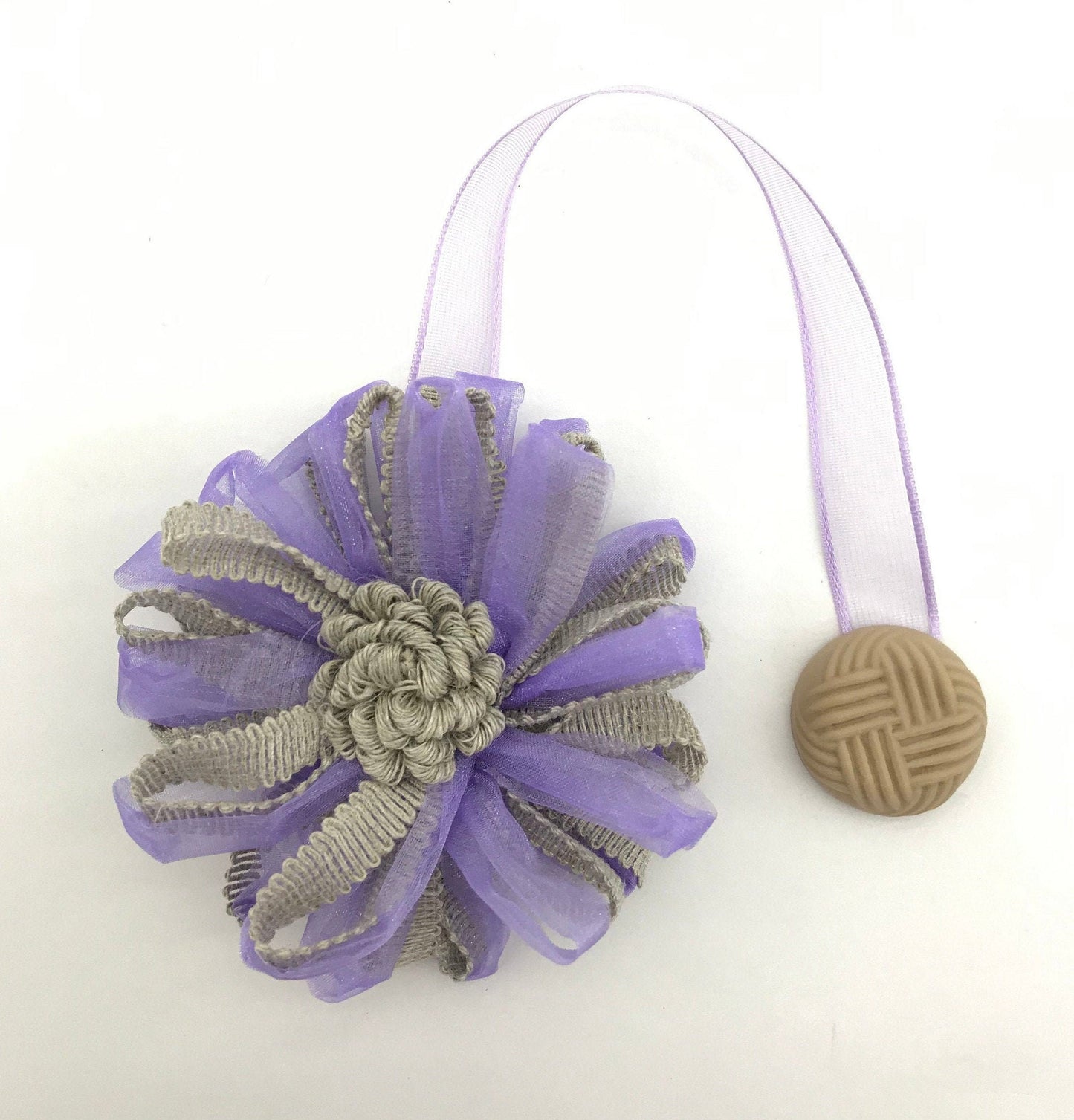 1 Calamita magnetica a fiore,fermatenda colore lilla lavanda . Decorazione per tende tendaggi made in italy