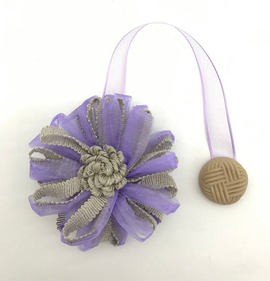 1 Calamita magnetica a fiore,fermatenda colore lilla lavanda . Decorazione per tende tendaggi made in italy
