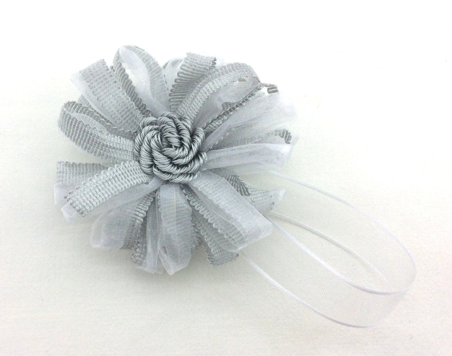 1 Calamita magnetica a fiore grigio perla fermatenda .Decorazione per tende tendaggi made in italy arredamento shabby chic regalo per lei.
