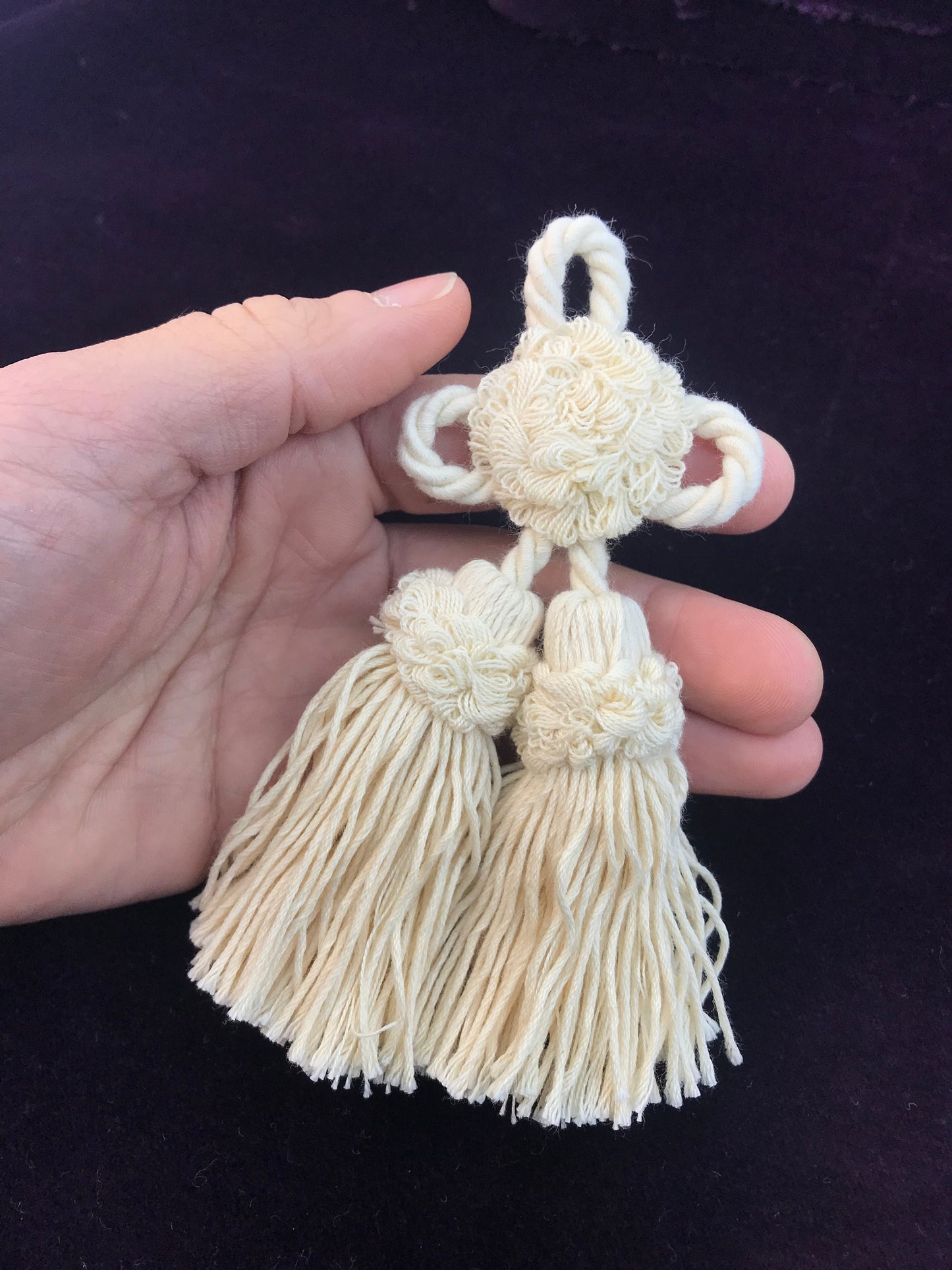 Rosetta con fiocco nappa in cotone. Decorazione per cuscino, divano, tenda, borse, abiti. Fatto a mano handmade made in Italy