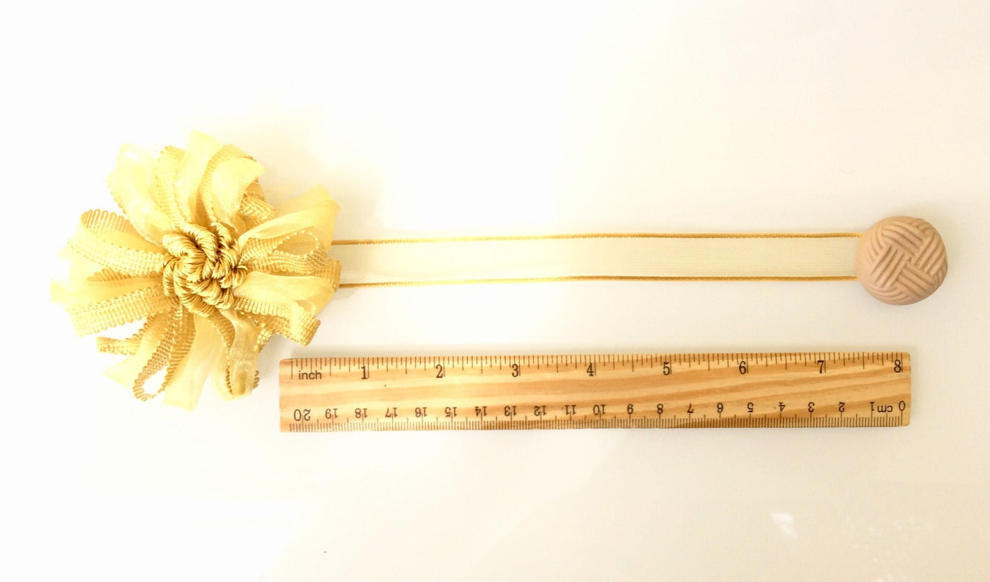 1 Calamita magnetica a fiore,fermatenda colore giallo ocra . Decorazione per tende tendaggi made in italy