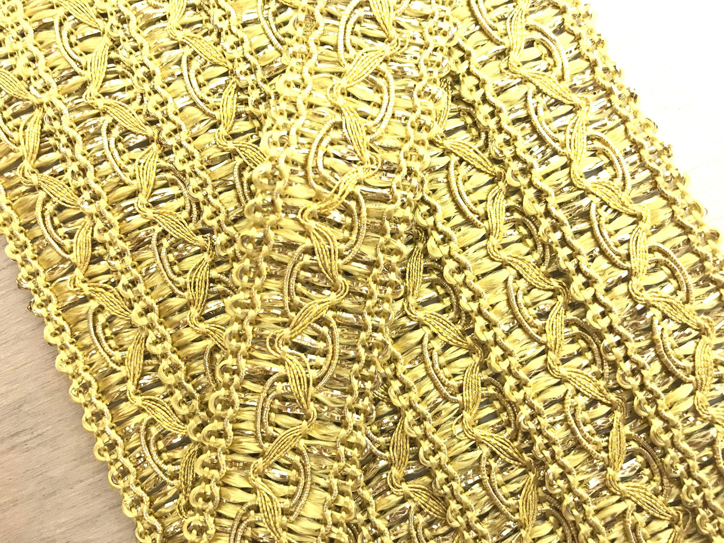 1 metro passamaneria a cucire oro 20mm. Decorazione fashion per borse, scarpe, cinture, pantaloni e maglie.
