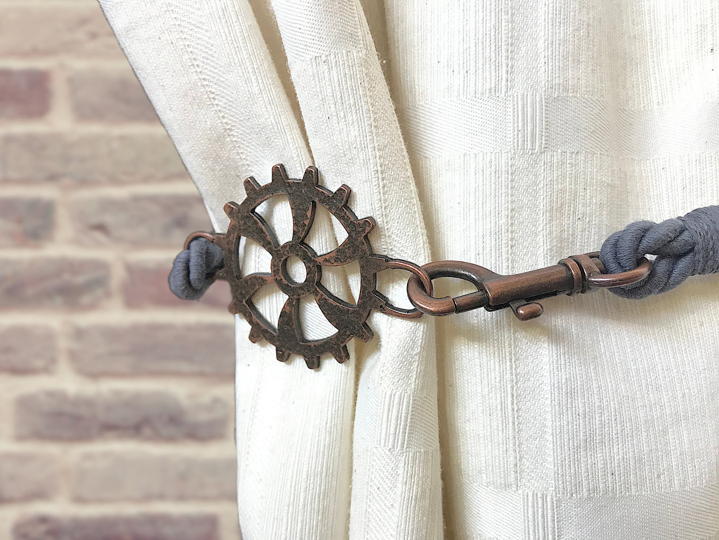 Bracciale per tende per allestimenti in stile industrial, in cotone e lino BLU AVIO . Allestimenti per loft ed open space. Made in Italy.