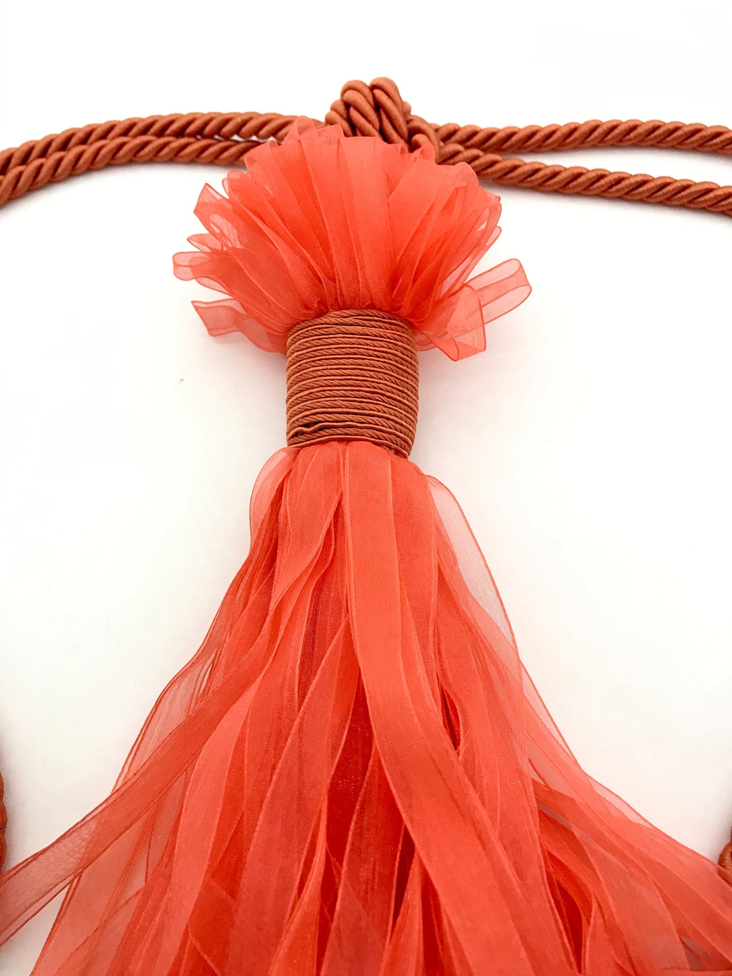 1 Grande bracciale per tenda di classe, con grande nappa in organza colore arancione, stupendo  accessorio per tende. Made in Italy.
