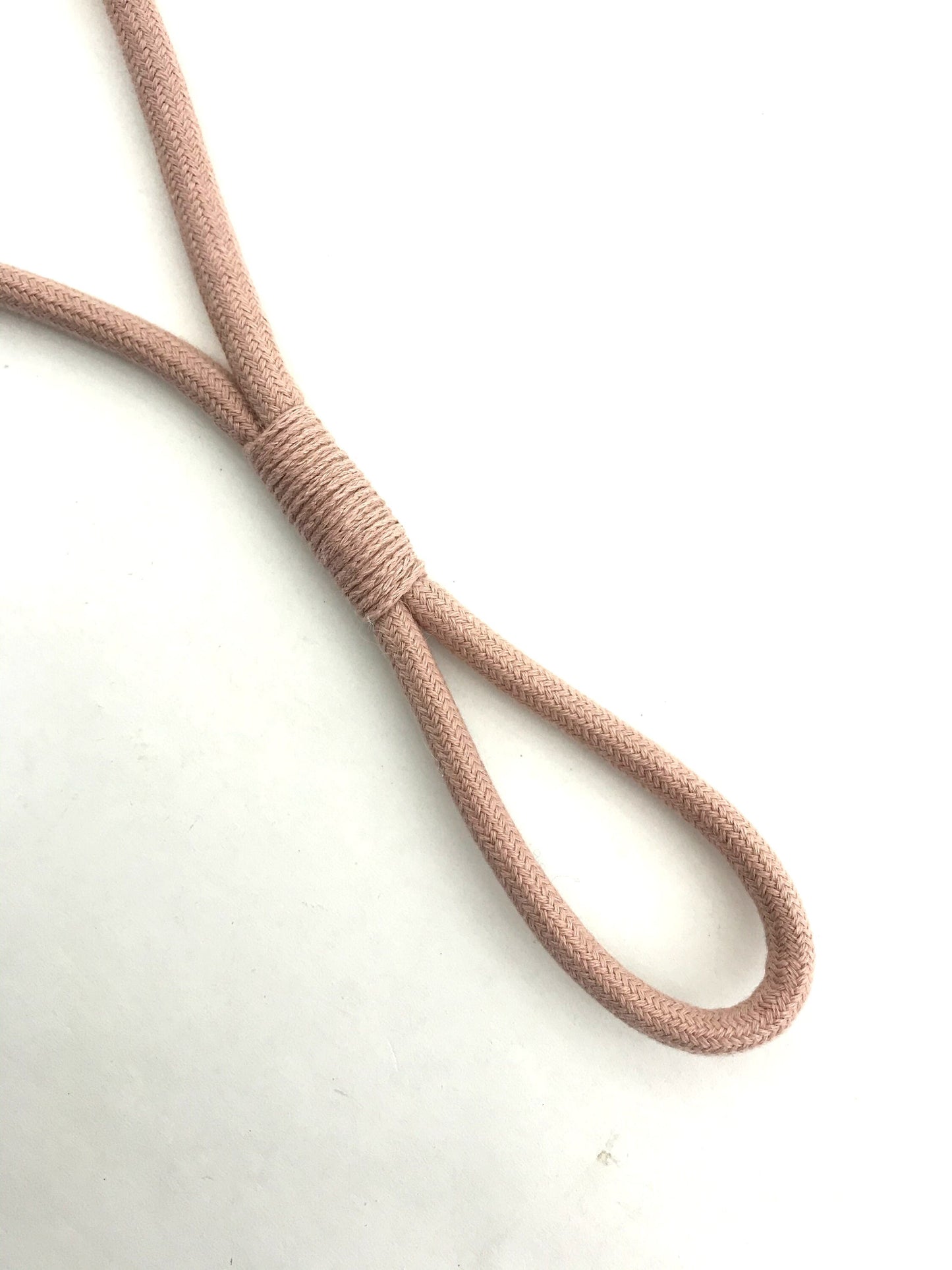 Bracciale rosa a tre anelli, elegante decorazione per tende tendaggi drappeggio drappo made in italy