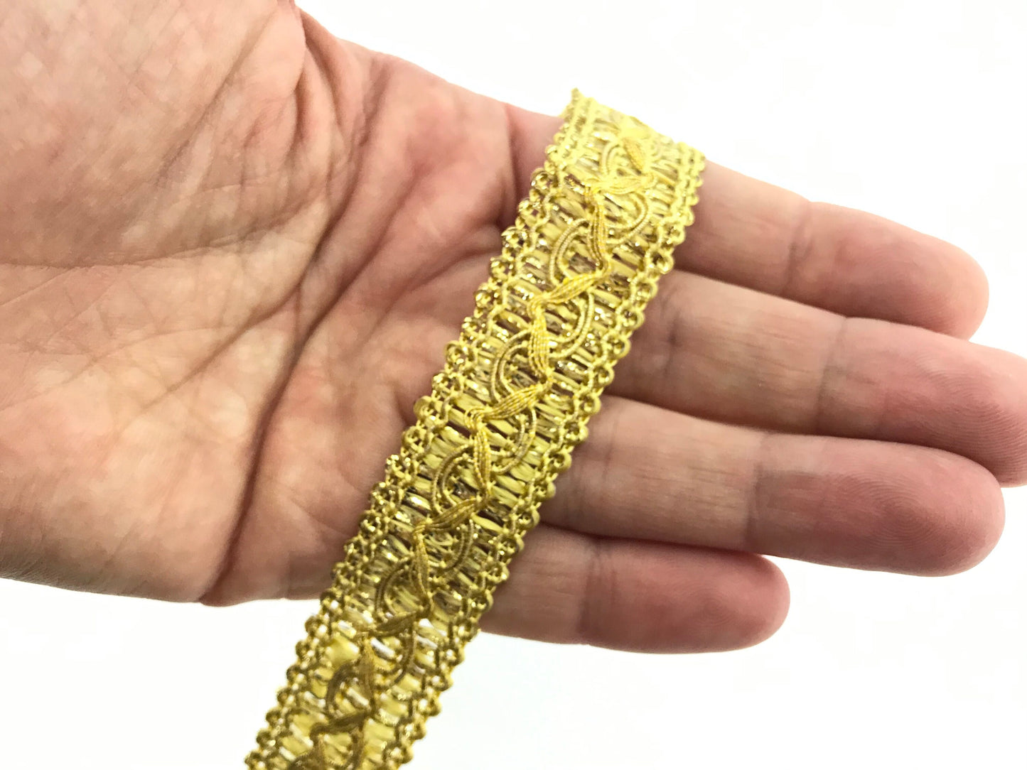 1 metro passamaneria a cucire oro 20mm. Decorazione fashion per borse, scarpe, cinture, pantaloni e maglie.