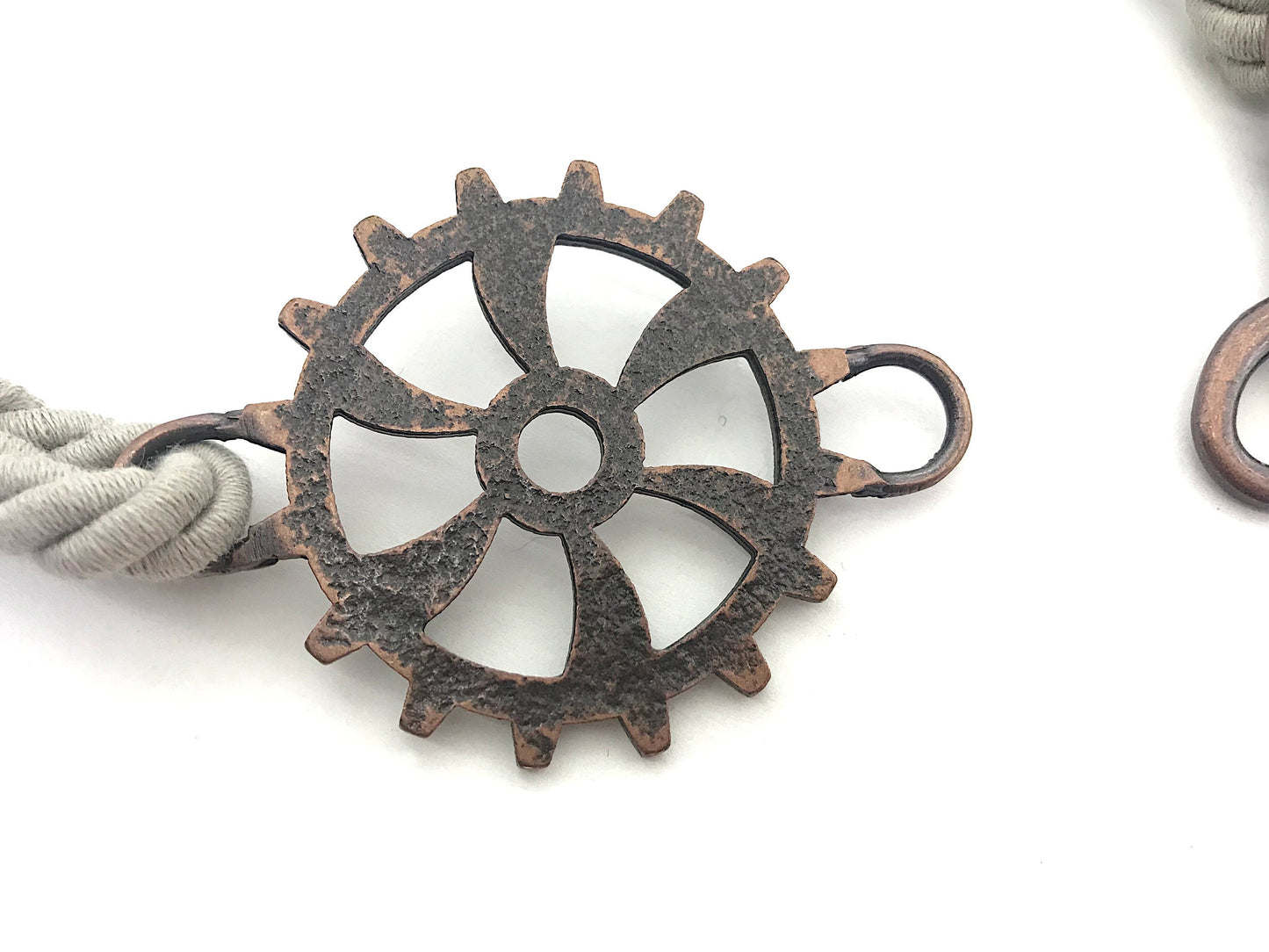 Bracciale per tende per allestimenti in stile industrial, in cotone GRIGIO ecologico. Allestimenti per loft ed open space. Made in Italy.