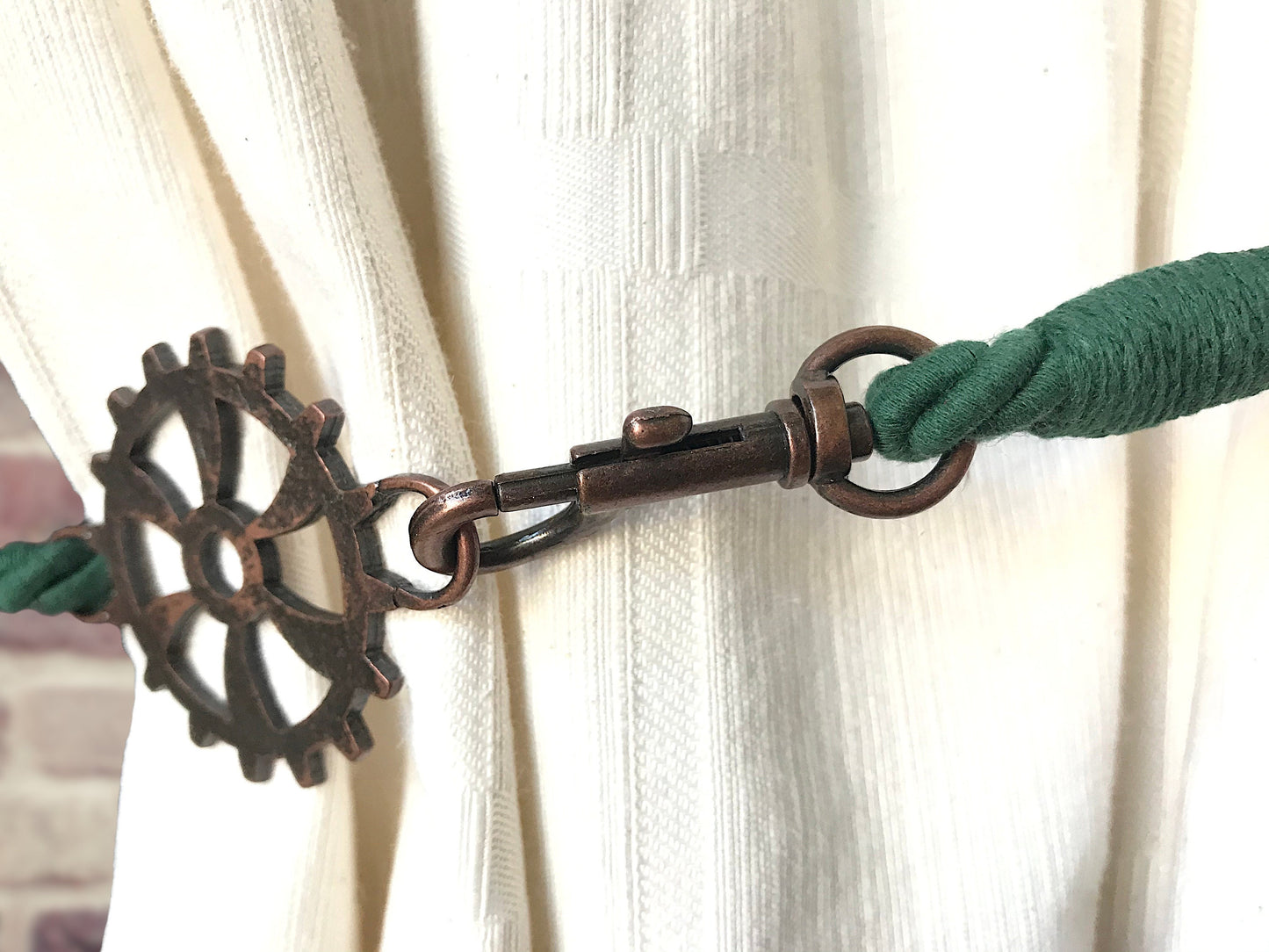 Bracciale per tende per allestimenti in stile industrial, in cotone VERDE. Allestimenti per loft ed open space. Made in Italy.