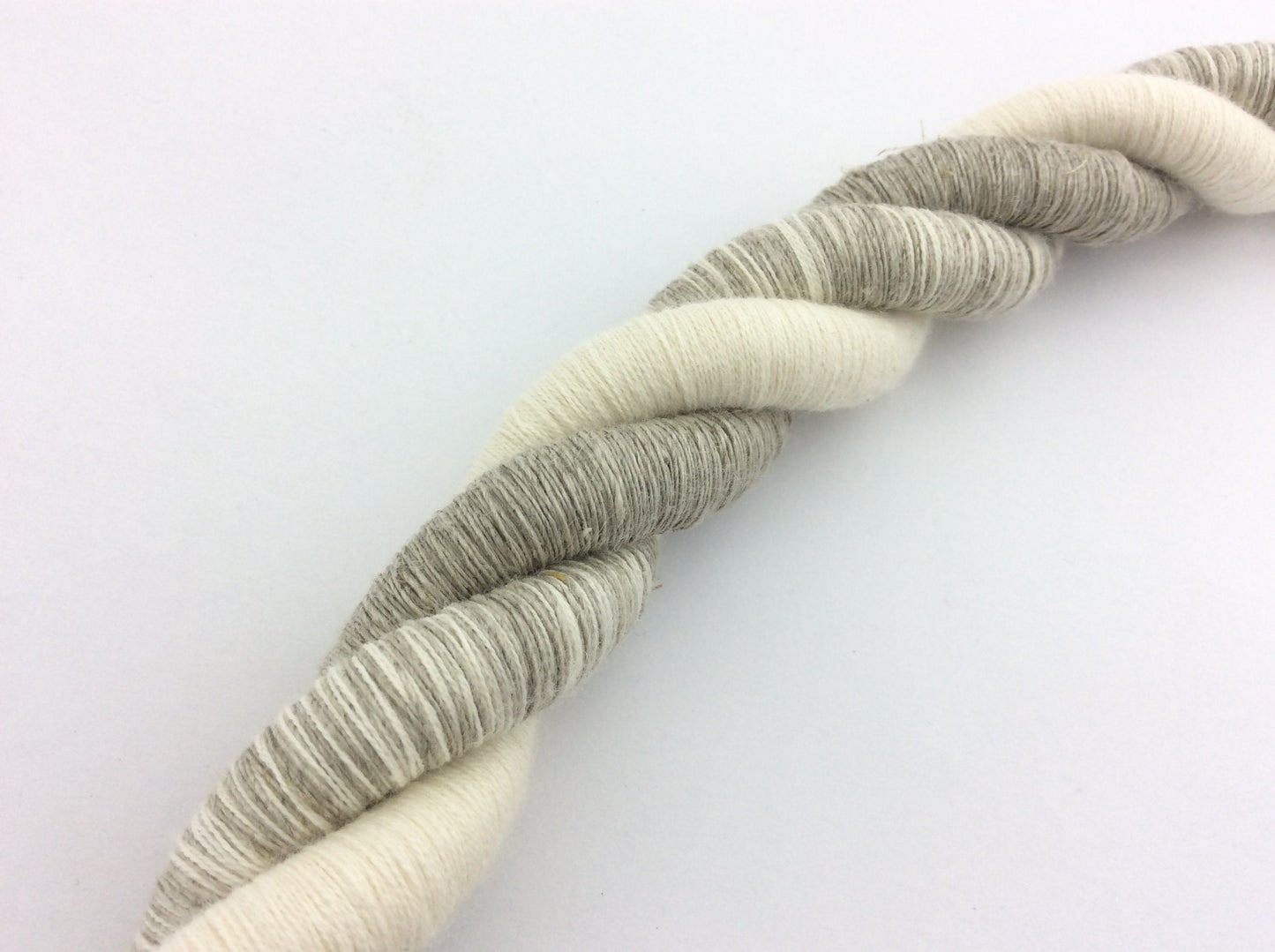 Lino e Cotone. Un legatenda in corda naturale 25mm, lungo 80cm. Stile rustico, arrendamento nautico e shabby, neutro per ogni abbinamento.