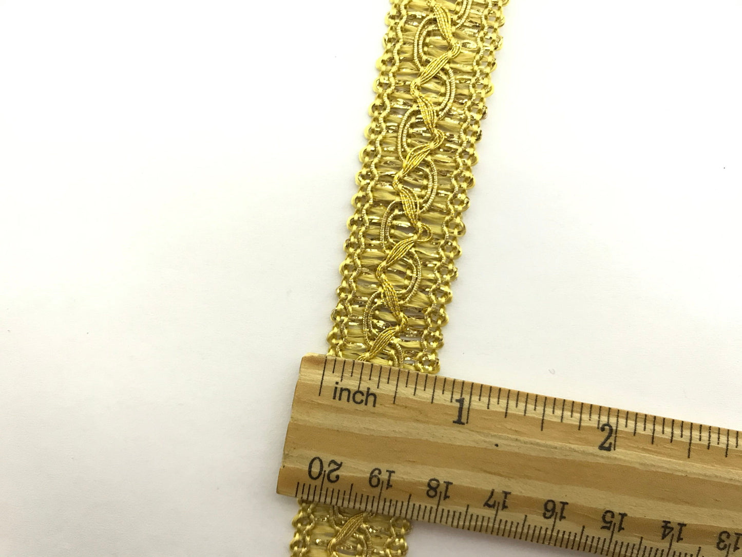 1 metro passamaneria a cucire oro 20mm. Decorazione fashion per borse, scarpe, cinture, pantaloni e maglie.