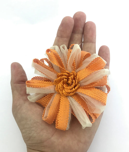 1 Calamita magnetica a fiore,fermatenda colore arancione panna  . Decorazione per tende tendaggi made in italy