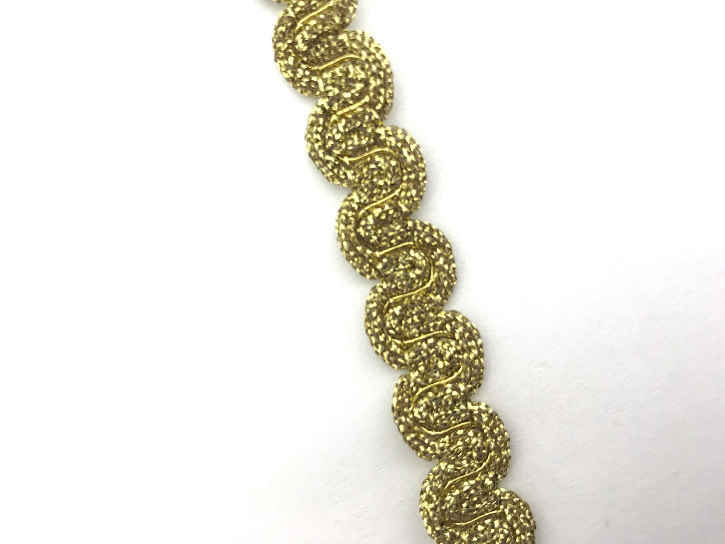 1 metro passamaneria a cucire oro o argento 13mm. Decorazione fashion per borse, scarpe, cinture, pantaloni e maglie.