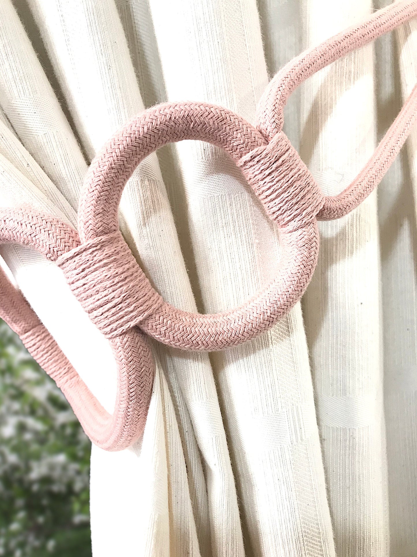 Bracciale rosa a tre anelli, elegante decorazione per tende tendaggi drappeggio drappo made in italy