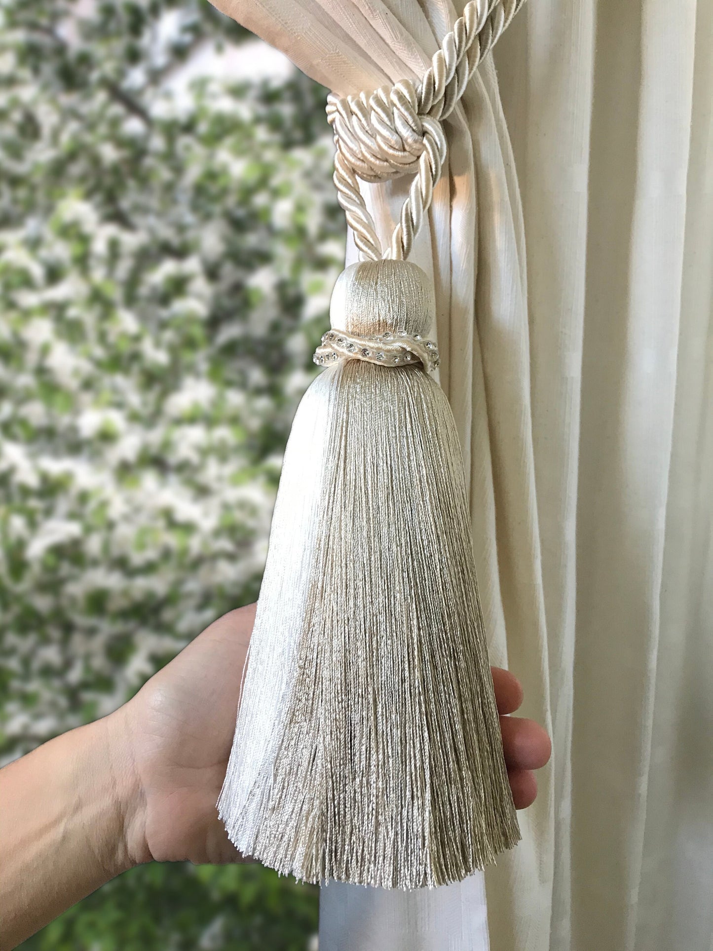 1 Large luxury curtain tieback, large three-color tassel decorated with rhinestones, stunning curtain accessory.